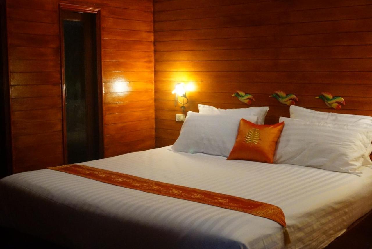 Ruen Tai Boutique Villa Phuket Exterior photo